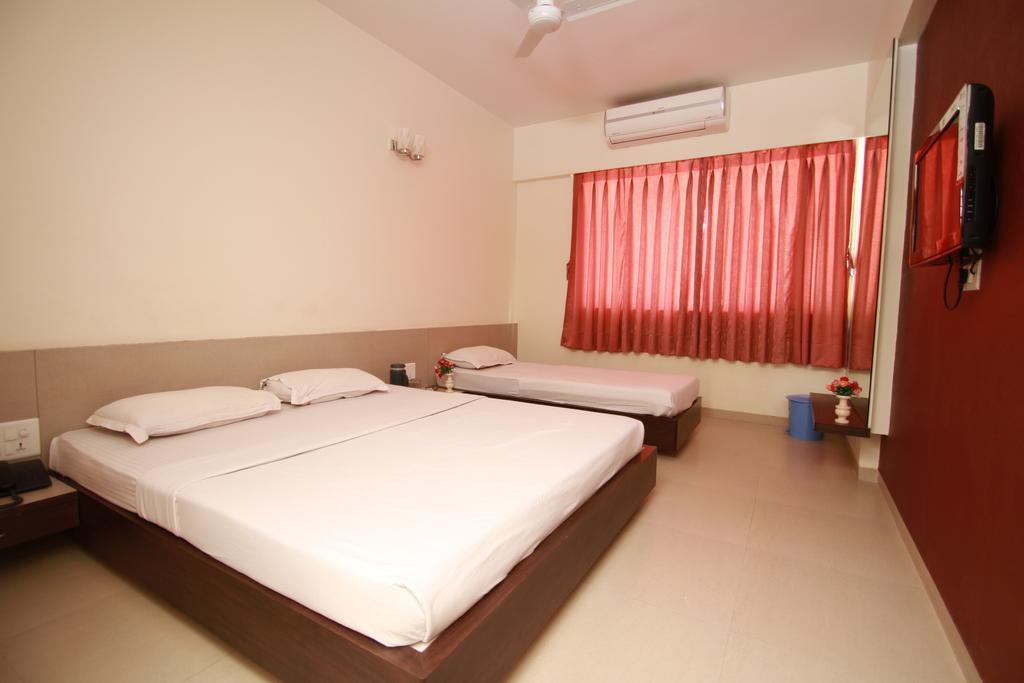 Hotel Sai Dwarka Palace Shirdi Εξωτερικό φωτογραφία